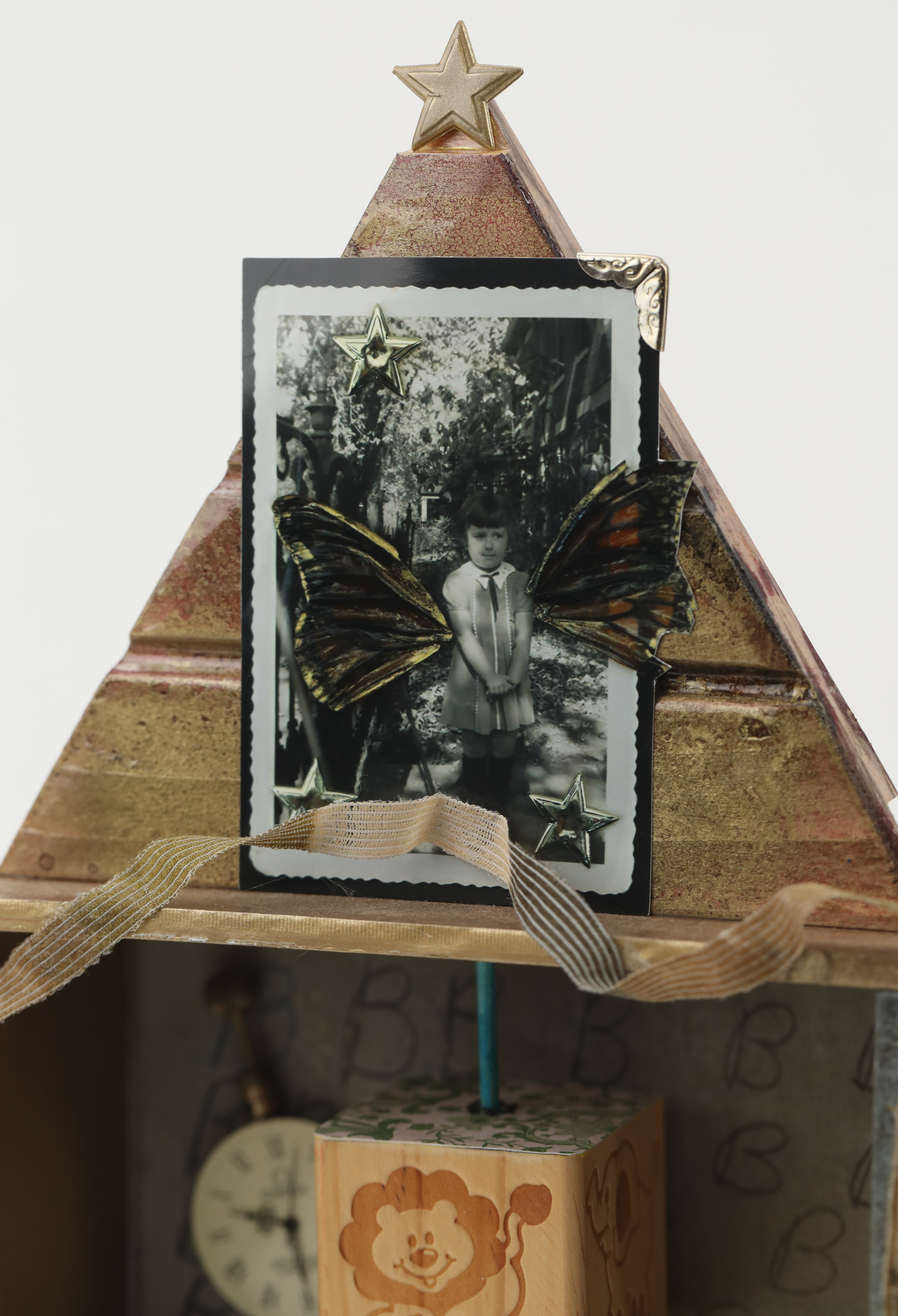 Little bashful one, make haste and take flight