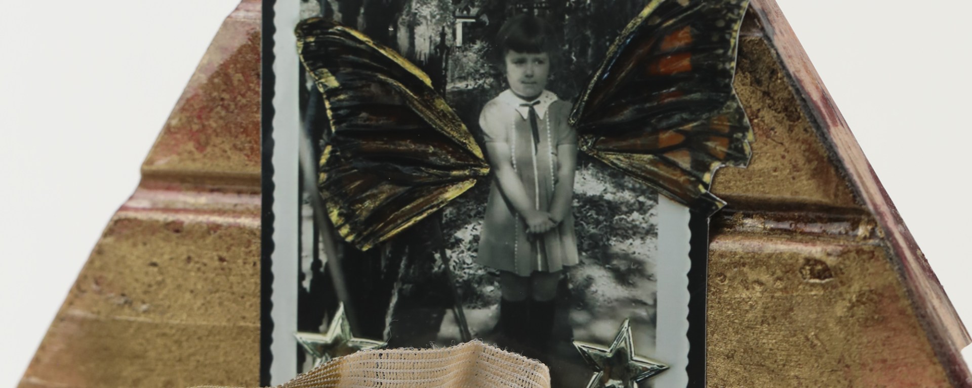 Little bashful one, make haste and take flight