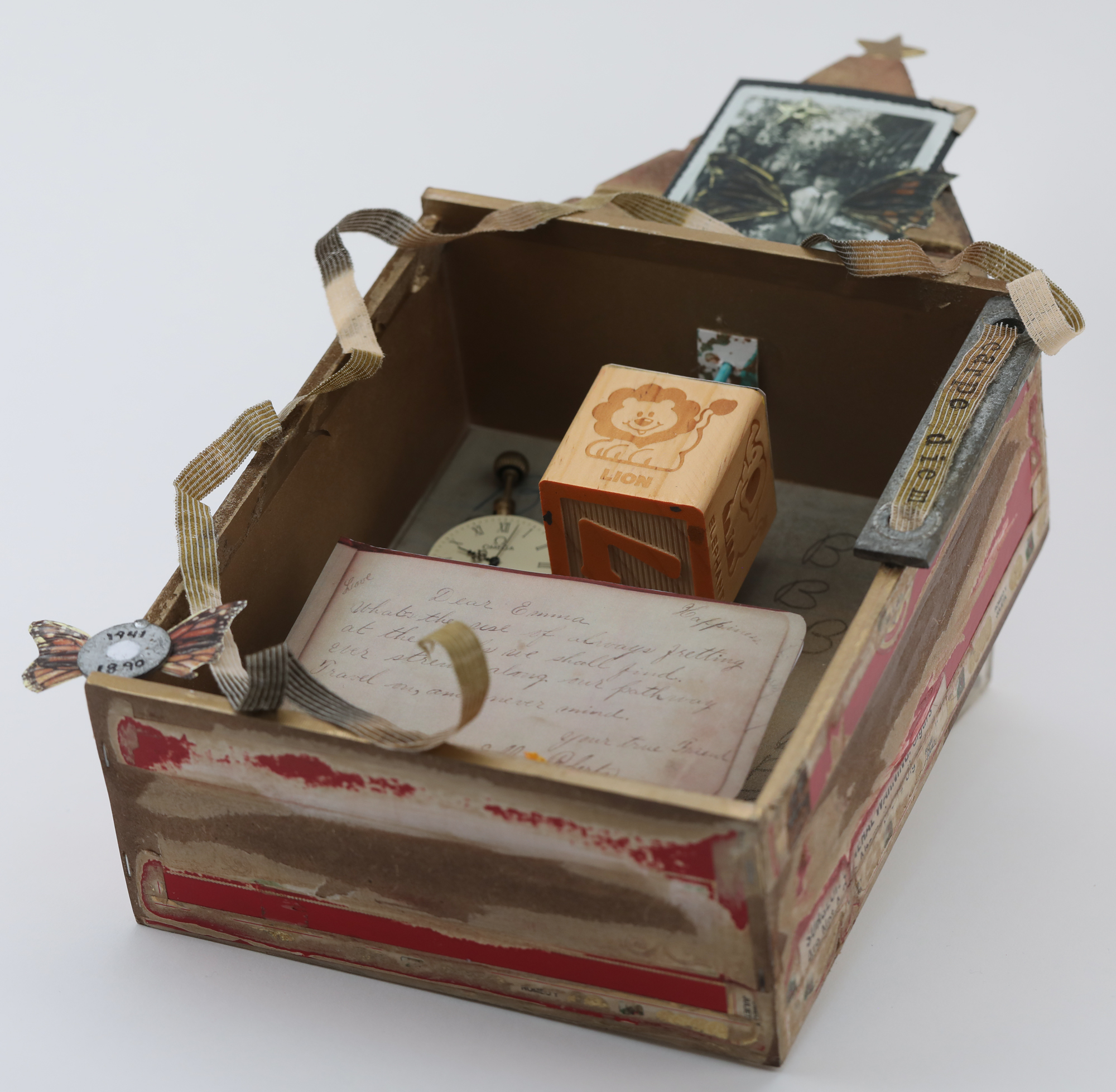 Little bashful one, make haste and take flight